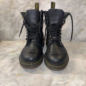 Dr. Martens women’s boots size 6